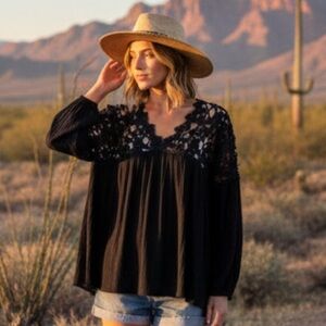 $70 NWOT Express Black Pleated Floral Lace peasant blouse M